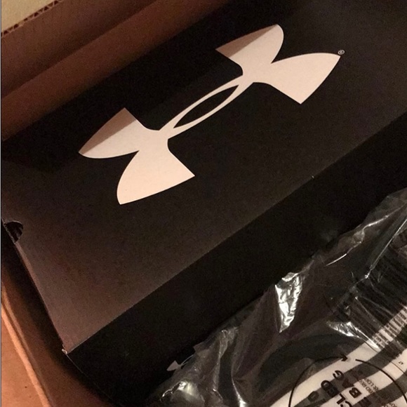 Under Armour Running Shoes - Picture 3 of 4